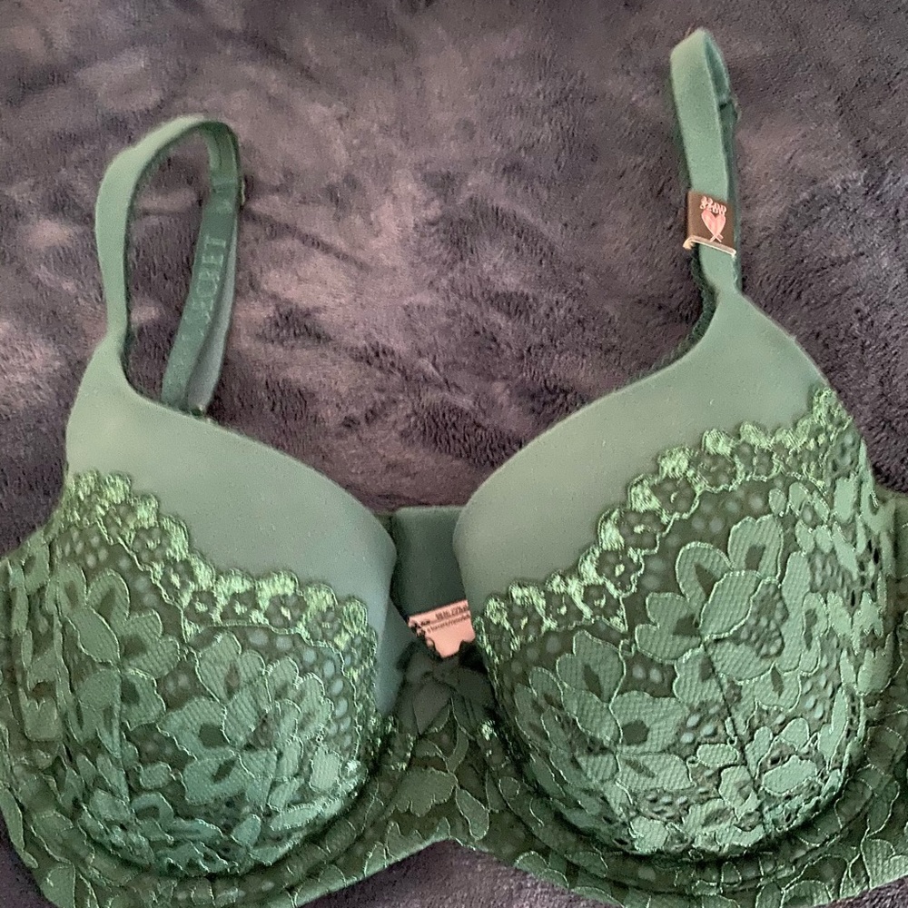 Victoria’s Secret - Bra , Size: 32DD (Never worn)